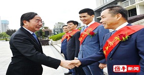 董事長李春波進京受獎，市委書記、市長歡送！