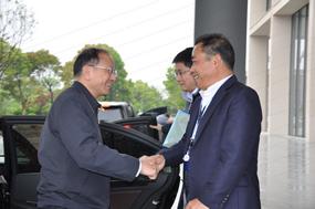 省人大常委會副主任、省總工會主席史濟錫一行到浙江醫(yī)藥調(diào)研工會工作